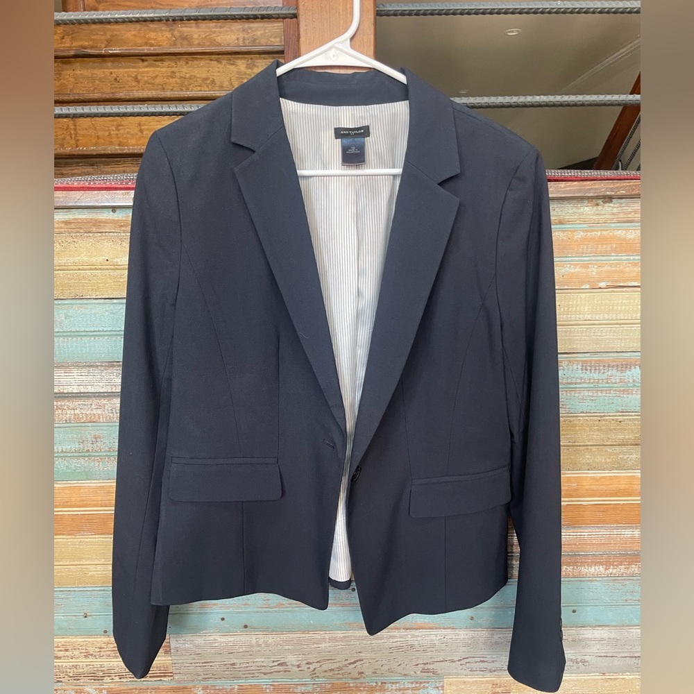 women’s Ann Taylor suit jacket, size 10, perfect condition